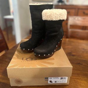 UGG Carnagie Booties size  8